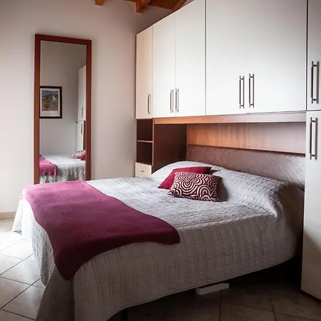 Enjoyiseolake - Dante With Spacious Balcony And View Parzanica